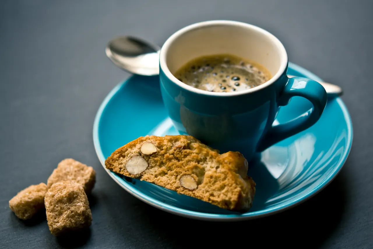 A plate and drink on a cafe table.